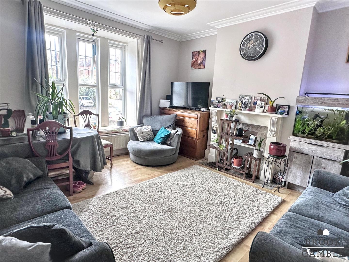 2 Bedroom Flat - Purpose Built. 24 Church Street in Old Town,  2